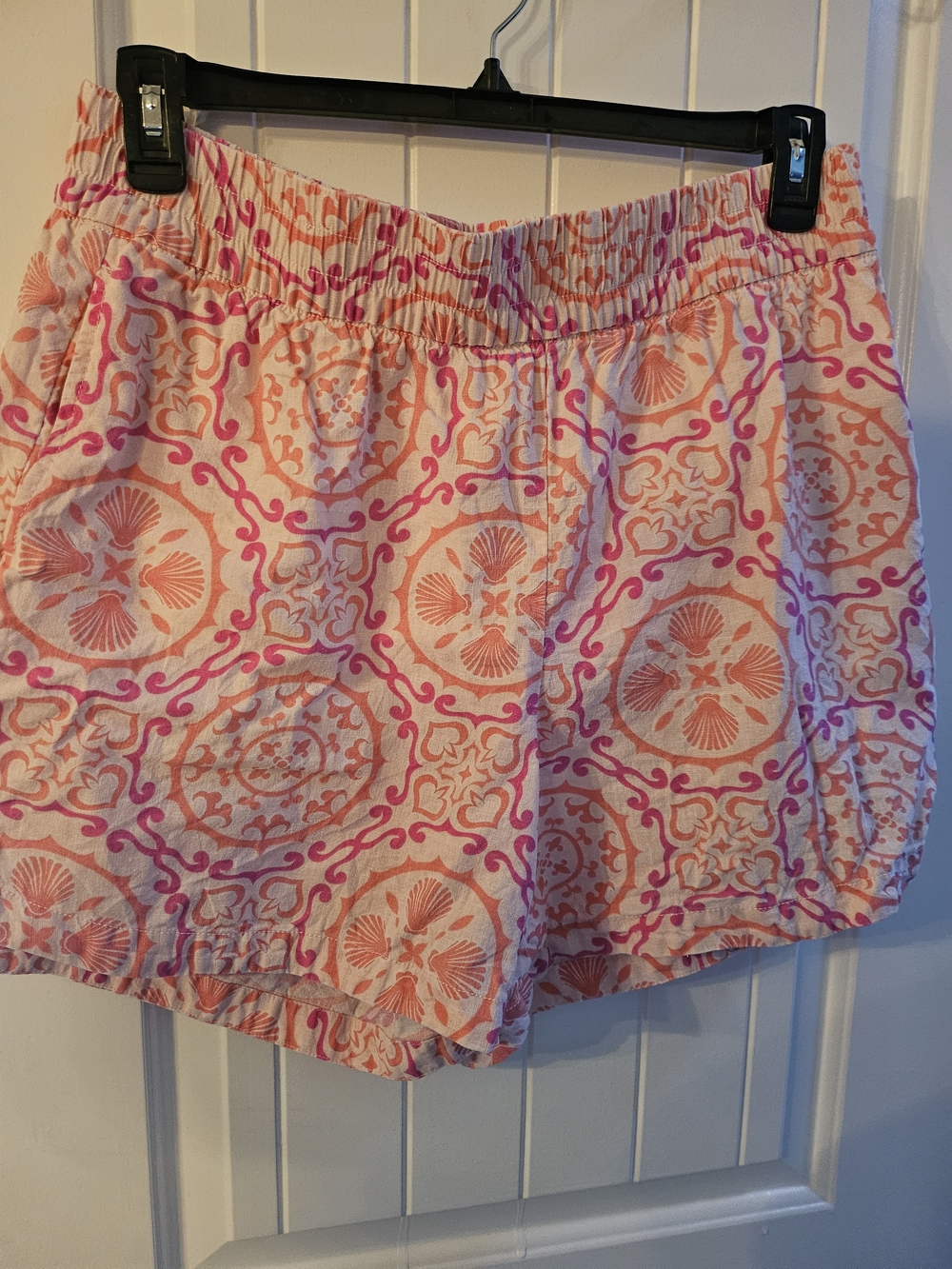 crown & ivy Pink and Coral Medallion High-Waist Shorts